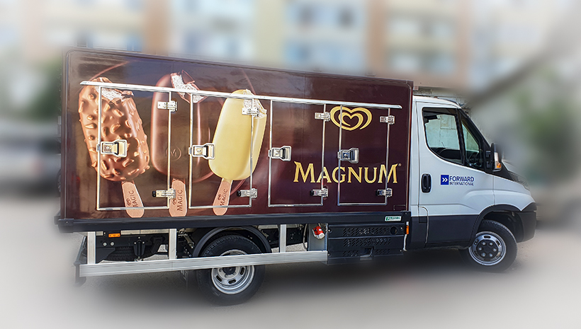 Реклама на машине Magnum