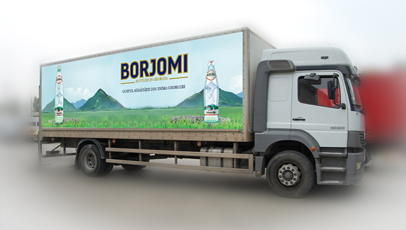 Реклама на машине Borjomi