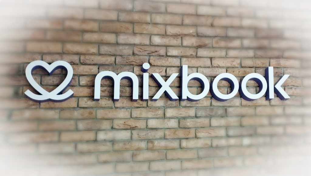 Объемные буквы Mixbook